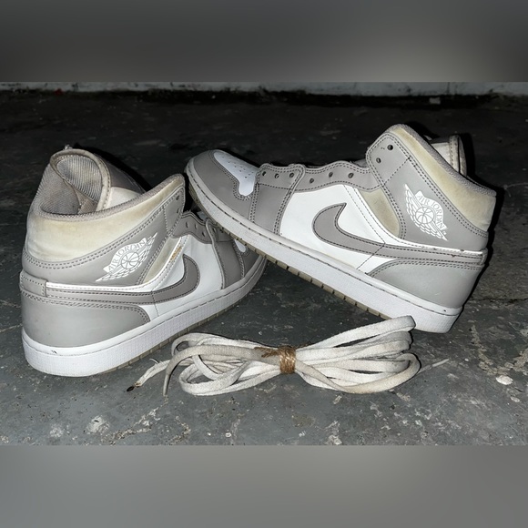 College grey Jordan 1 Mids - Picture 3 of 6